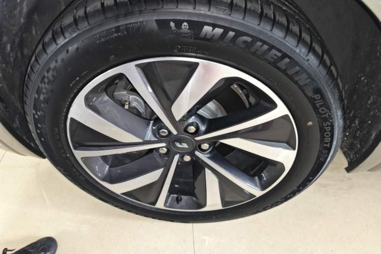 Used Li Auto ONE 2021 Extended-Range 6-Seater Version Left Front Wheel Hub