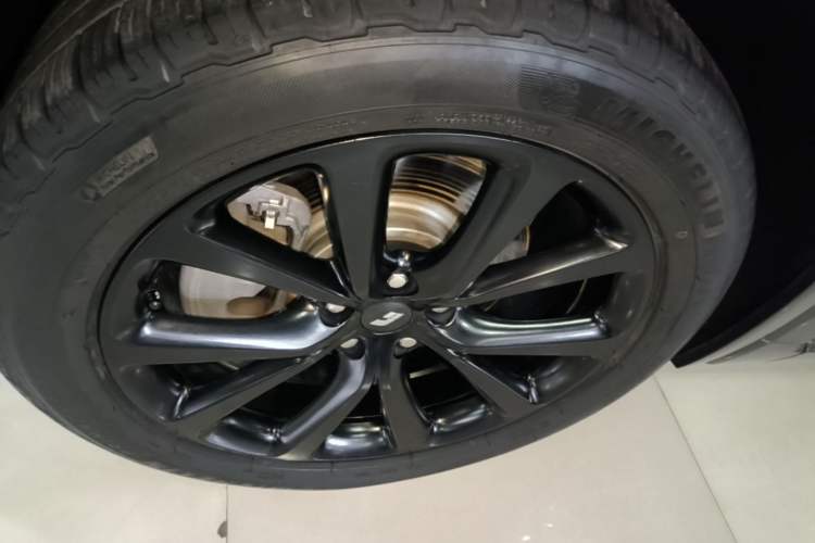 Used Li Auto ONE 2021 Extended-Range 6-Seater Version Left Front Wheel Hub