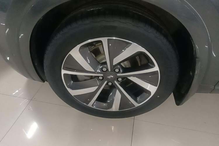 Used Li Auto ONE 2021 Extended-Range 6-Seater Version Left Front Wheel Hub