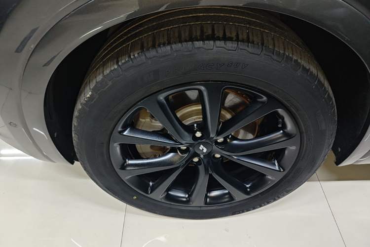 Used Li Auto ONE 2021 Extended-Range 6-Seater Version Left Front Wheel Hub