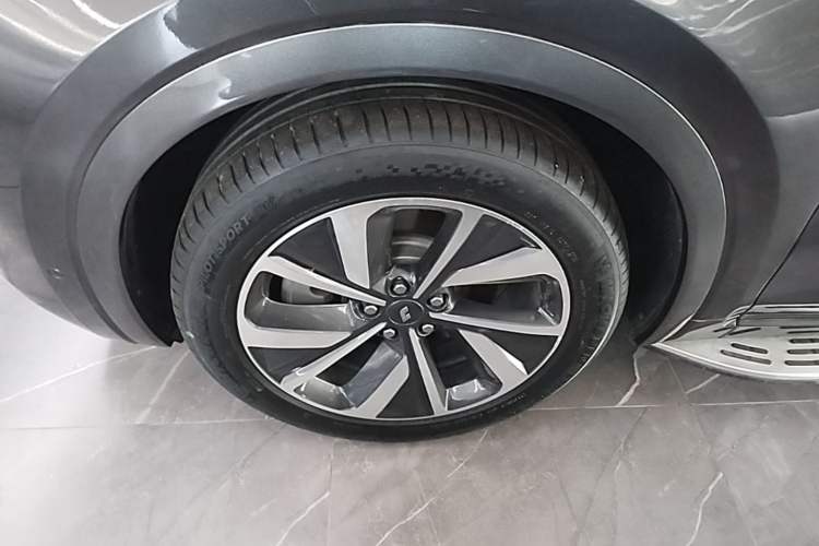 Used Li Auto ONE 2021 Extended-Range 6-Seater Version Left Front Wheel Hub