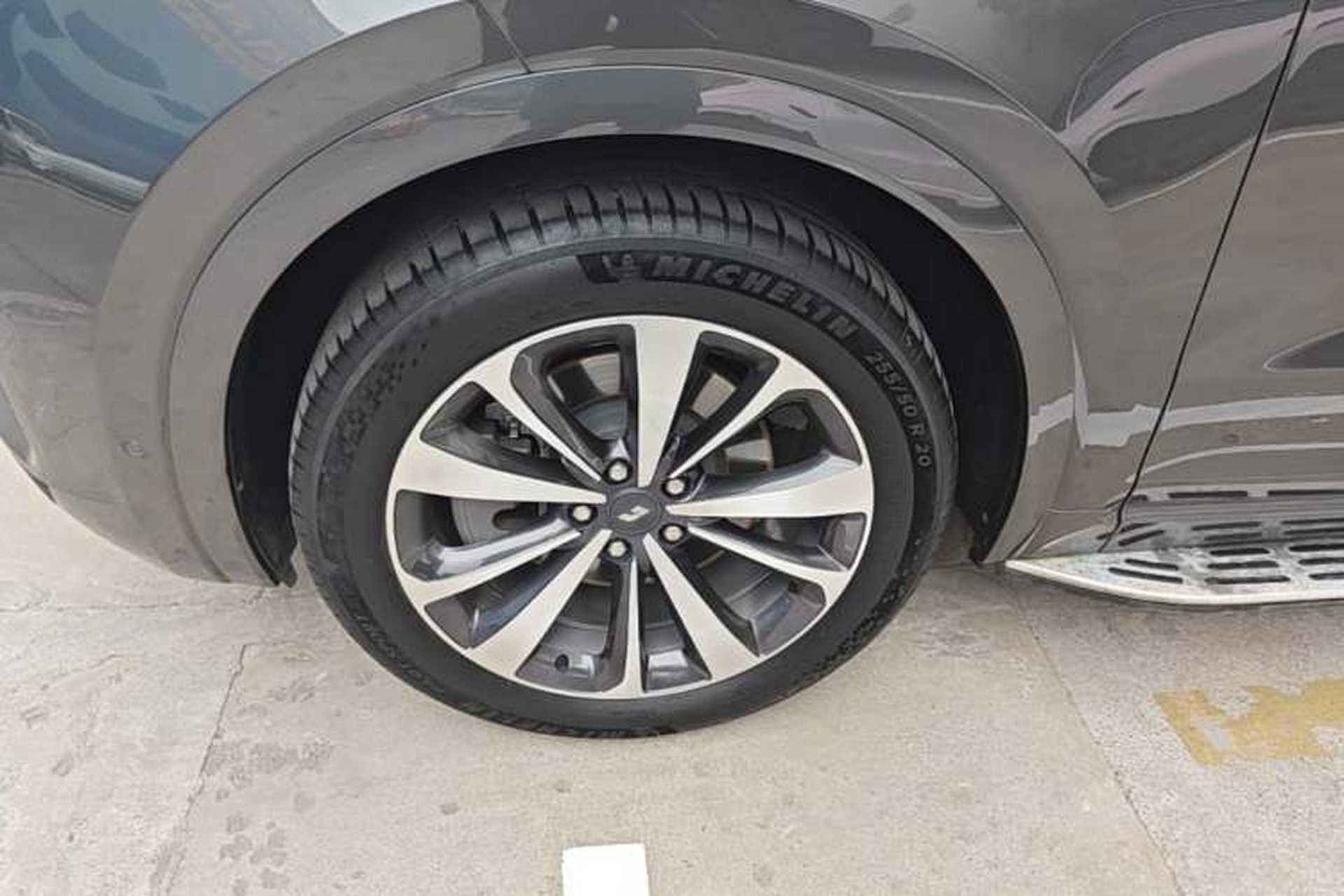Used Li Auto ONE 2021 Extended-Range 6-Seater Version Left Front Wheel Hub