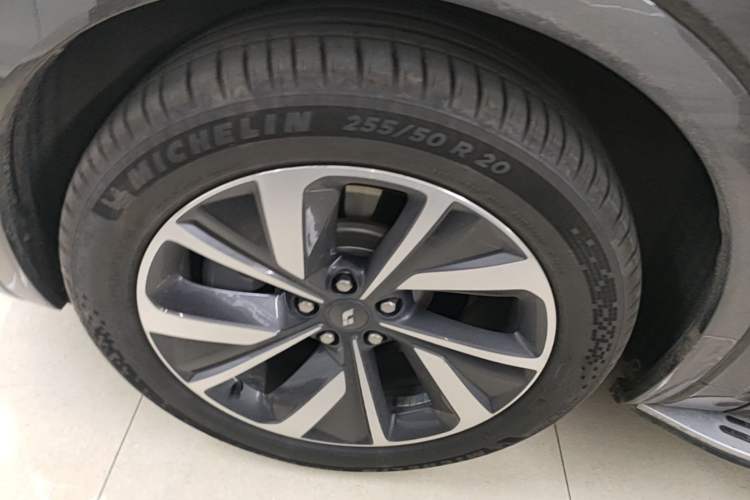 Used Li Auto ONE 2021 Extended-Range 6-Seater Version Left Front Wheel Hub