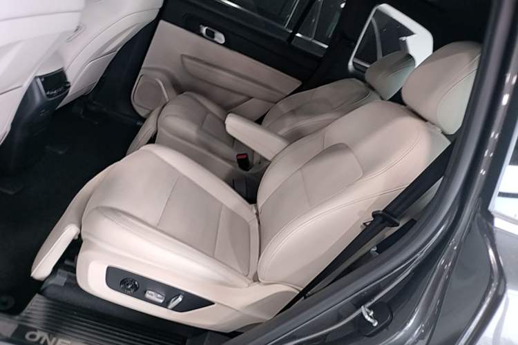 Used Li Auto ONE 2021 Extended-Range 6-Seater Version Left Rear Seat