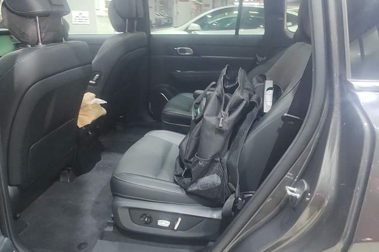 Used Li Auto ONE 2021 Extended-Range 6-Seater Version Left Rear Seat