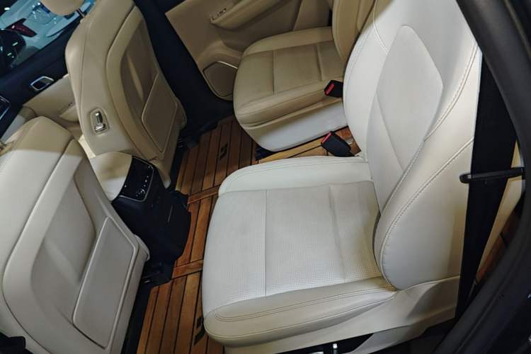 Used Li Auto ONE 2021 Extended-Range 6-Seater Version Left Rear Seat