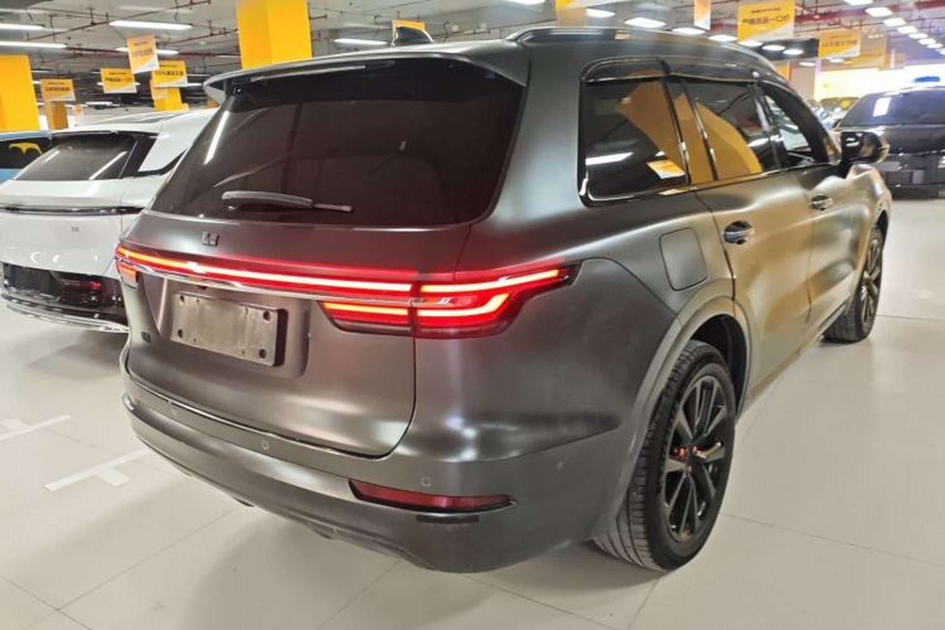 Used Li Auto ONE 2021 Extended-Range 6-Seater Version Rear Right 45 Deg