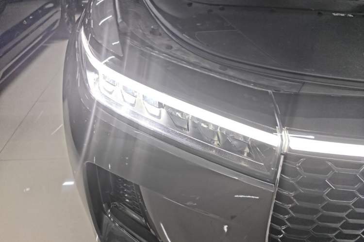 Used Li Auto ONE 2021 Extended-Range 6-Seater Version Right Front Headlight