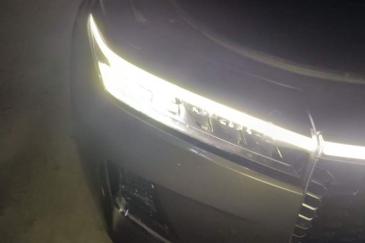 Used Li Auto ONE 2021 Extended-Range 6-Seater Version Right Front Headlight