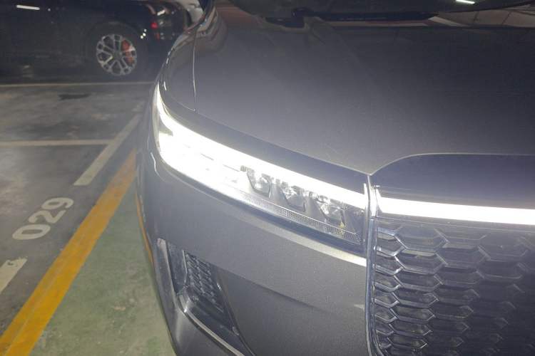 Used Li Auto ONE 2021 Extended-Range 6-Seater Version Right Front Headlight