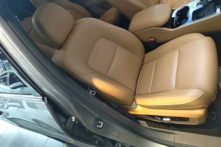 Used Li Auto ONE 2021 Extended-Range 6-Seater Version Right Front Seat