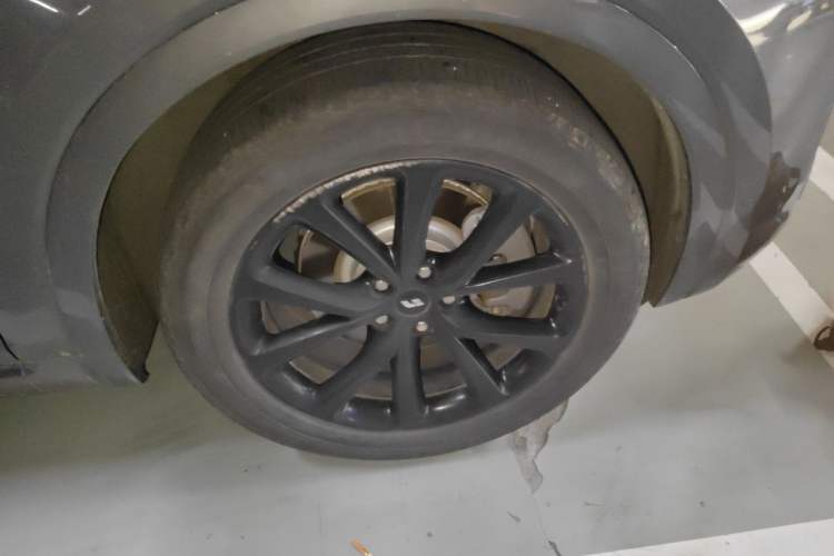 Used Li Auto ONE 2021 Extended-Range 6-Seater Version Right Front Wheel Hub