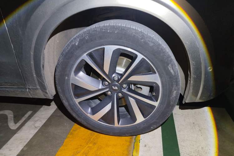 Used Li Auto ONE 2021 Extended-Range 6-Seater Version Right Front Wheel Hub