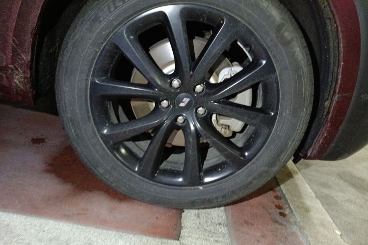 Used Li Auto ONE 2021 Extended-Range 6-Seater Version Right Front Wheel Hub