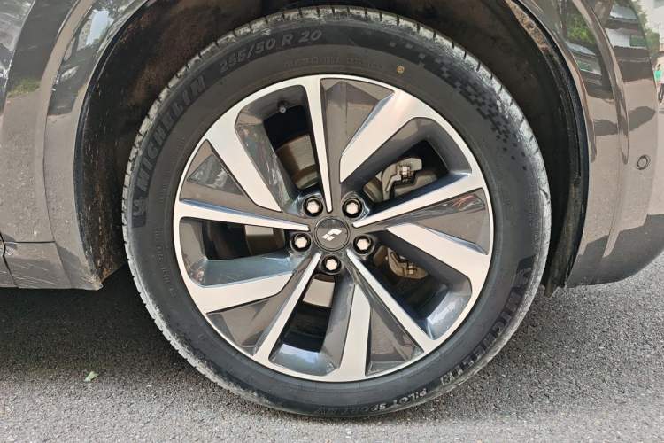 Used Li Auto ONE 2021 Extended-Range 6-Seater Version Right Front Wheel Hub