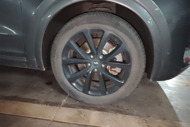 Used Li Auto ONE 2021 Extended-Range 6-Seater Version Right Front Wheel Hub