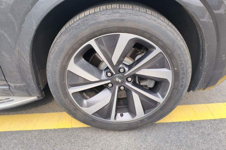 Used Li Auto ONE 2021 Extended-Range 6-Seater Version Right Front Wheel Hub