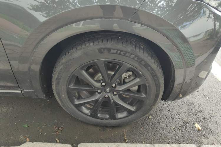 Used Li Auto ONE 2021 Extended-Range 6-Seater Version Right Front Wheel Hub