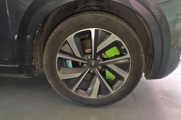 Used Li Auto ONE 2021 Extended-Range 6-Seater Version Right Front Wheel Hub