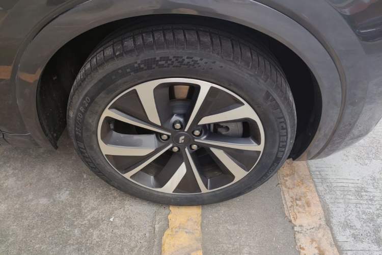 Used Li Auto ONE 2021 Extended-Range 6-Seater Version Right Front Wheel Hub