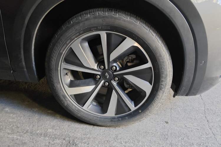 Used Li Auto ONE 2021 Extended-Range 6-Seater Version Right Front Wheel Hub