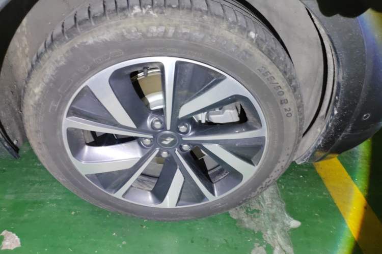 Used Li Auto ONE 2021 Extended-Range 6-Seater Version Right Front Wheel Hub