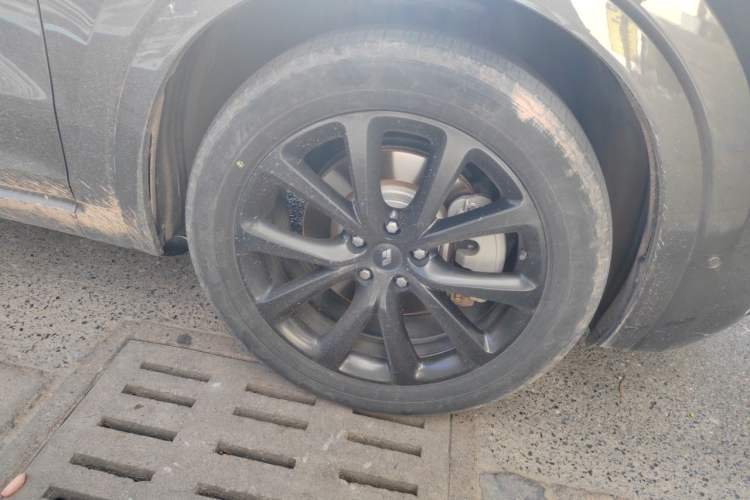 Used Li Auto ONE 2021 Extended-Range 6-Seater Version Right Front Wheel Hub