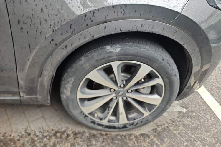 Used Li Auto ONE 2021 Extended-Range 6-Seater Version Right Front Wheel Hub