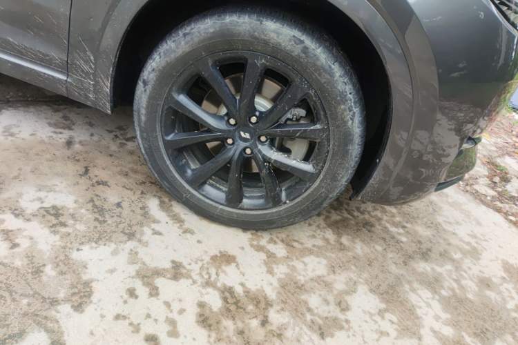 Used Li Auto ONE 2021 Extended-Range 6-Seater Version Right Front Wheel Hub