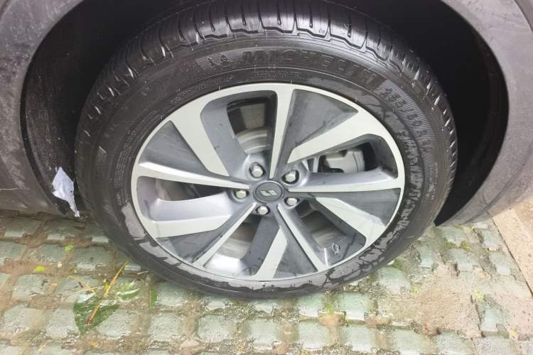 Used Li Auto ONE 2021 Extended-Range 6-Seater Version Right Front Wheel Hub