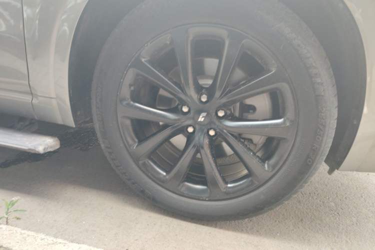 Used Li Auto ONE 2021 Extended-Range 6-Seater Version Right Front Wheel Hub