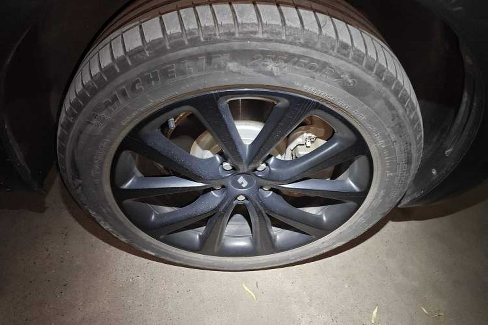 Used Li Auto ONE 2021 Extended-Range 6-Seater Version Right Front Wheel Hub