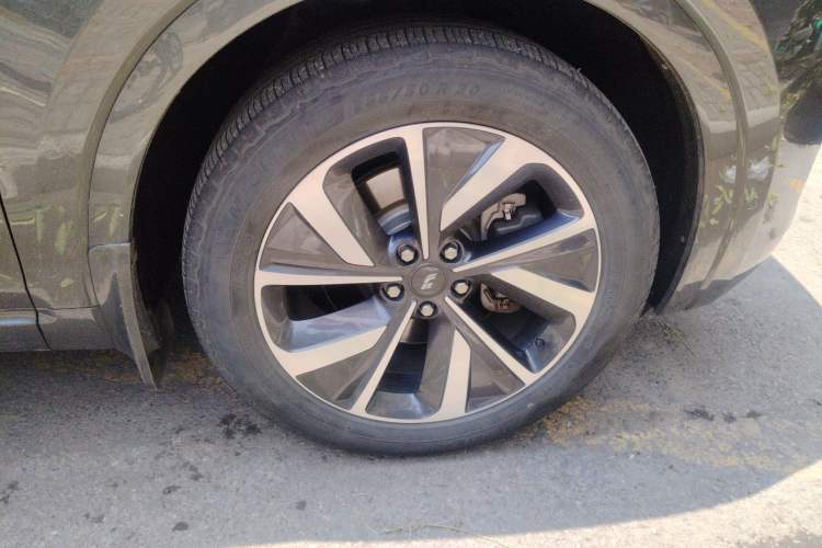 Used Li Auto ONE 2021 Extended-Range 6-Seater Version Right Front Wheel Hub