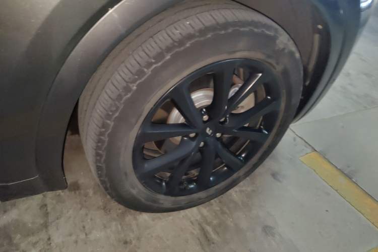 Used Li Auto ONE 2021 Extended-Range 6-Seater Version Right Front Wheel Hub
