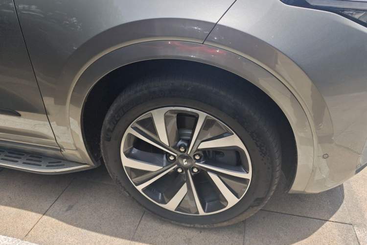 Used Li Auto ONE 2021 Extended-Range 6-Seater Version Right Front Wheel Hub