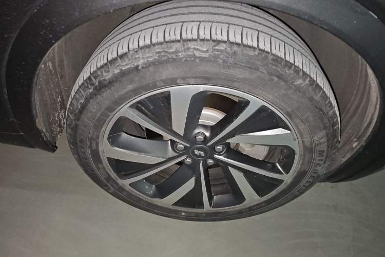 Used Li Auto ONE 2021 Extended-Range 6-Seater Version Right Front Wheel Hub