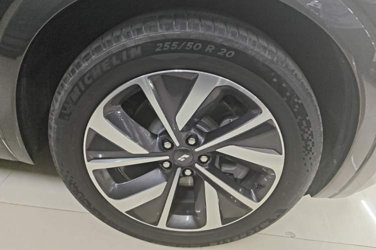 Used Li Auto ONE 2021 Extended-Range 6-Seater Version Right Front Wheel Hub