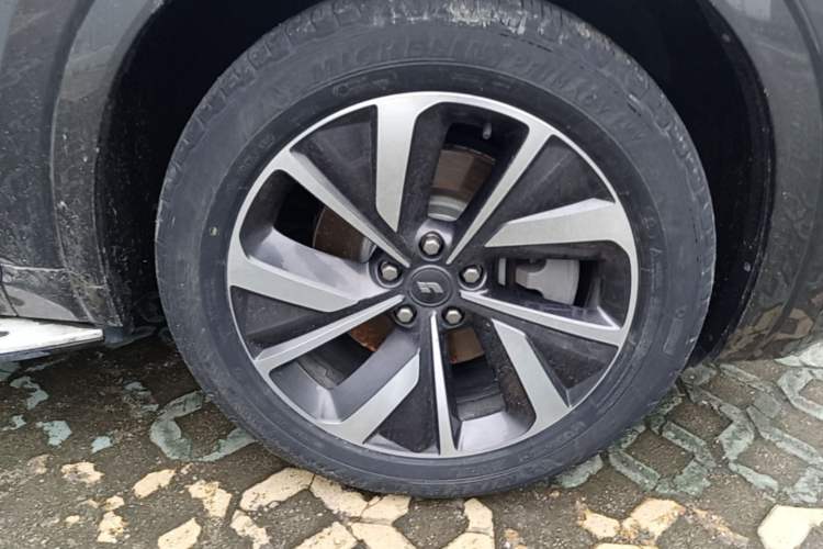 Used Li Auto ONE 2021 Extended-Range 6-Seater Version Right Front Wheel Hub