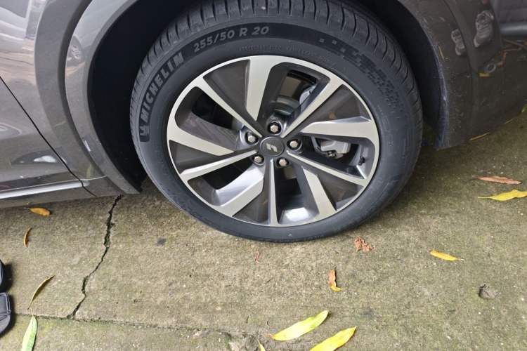Used Li Auto ONE 2021 Extended-Range 6-Seater Version Right Front Wheel Hub