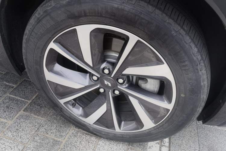 Used Li Auto ONE 2021 Extended-Range 6-Seater Version Right Front Wheel Hub