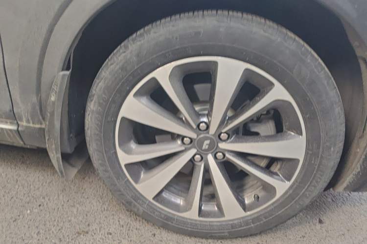 Used Li Auto ONE 2021 Extended-Range 6-Seater Version Right Front Wheel Hub