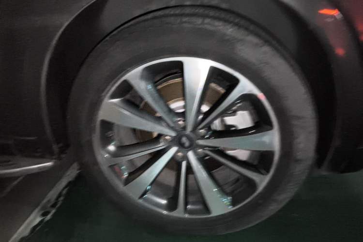 Used Li Auto ONE 2021 Extended-Range 6-Seater Version Right Front Wheel Hub