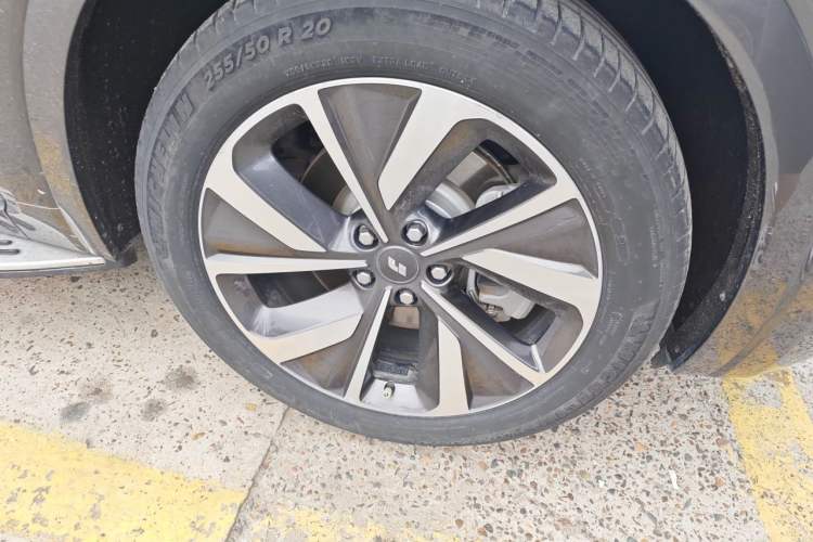 Used Li Auto ONE 2021 Extended-Range 6-Seater Version Right Front Wheel Hub