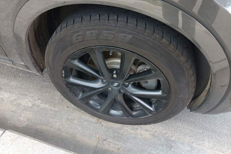 Used Li Auto ONE 2021 Extended-Range 6-Seater Version Right Front Wheel Hub