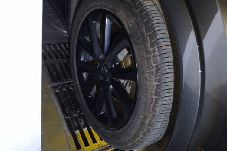 Used Li Auto ONE 2021 Extended-Range 6-Seater Version Right Front Wheel Hub