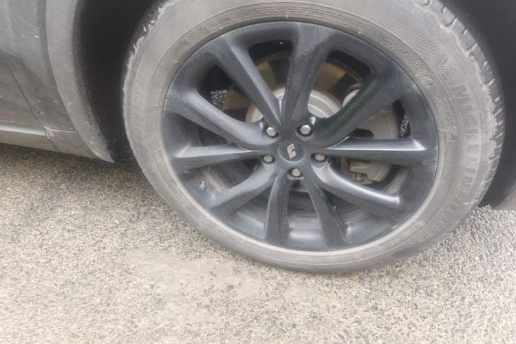Used Li Auto ONE 2021 Extended-Range 6-Seater Version Right Front Wheel Hub
