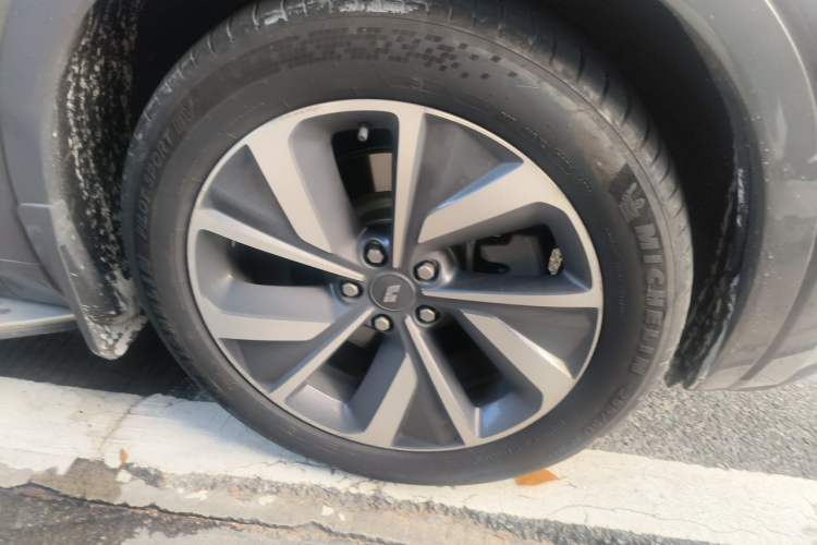Used Li Auto ONE 2021 Extended-Range 6-Seater Version Right Front Wheel Hub