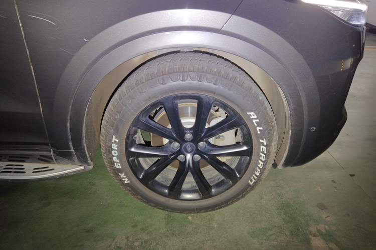 Used Li Auto ONE 2021 Extended-Range 6-Seater Version Right Front Wheel Hub