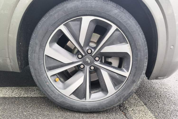 Used Li Auto ONE 2021 Extended-Range 6-Seater Version Right Front Wheel Hub