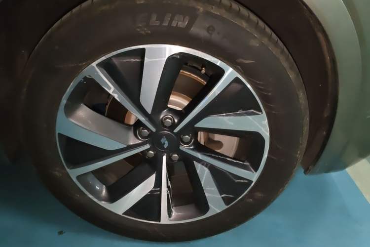 Used Li Auto ONE 2021 Extended-Range 6-Seater Version Right Front Wheel Hub